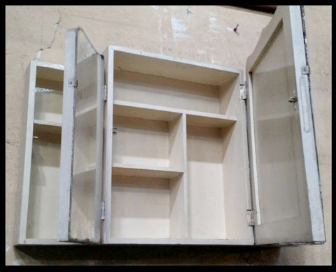 I.444 BOTIQUÍN CON ESPEJO TRÍPTICO