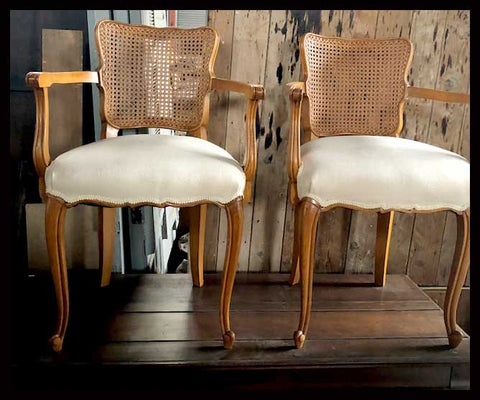 I.1131 PAR DE SILLAS FRANCESAS DE CANÉ Y TELA