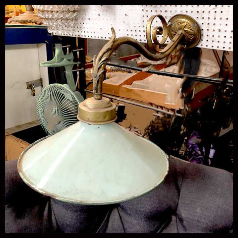 II.1671 LÁMPARA DE BRONCE PANTALLA ENLOZADA