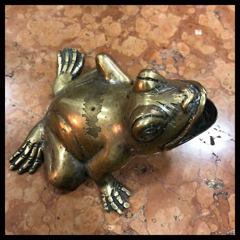 II.1674 RANA HUECA DE BRONCE