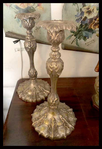 II.1677 CANDELEROS DE BRONCE PLATEADO