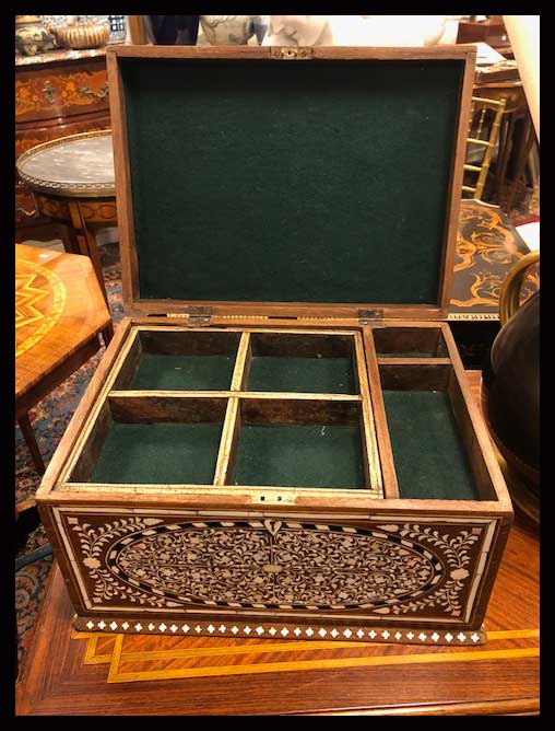 II.1656 CAJA COSTURERO CON MARQUETERÍA EN MARFIL