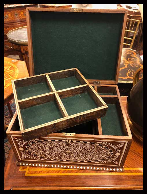 II.1656 CAJA COSTURERO CON MARQUETERÍA EN MARFIL