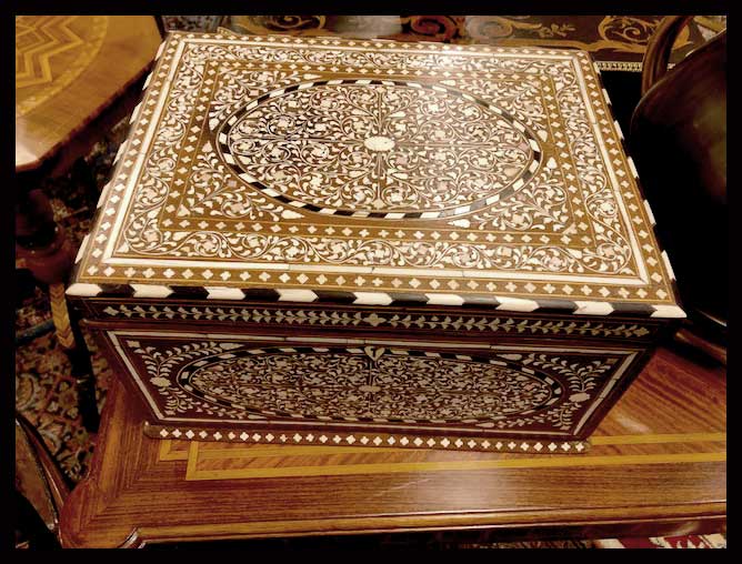 II.1656 CAJA COSTURERO CON MARQUETERÍA EN MARFIL