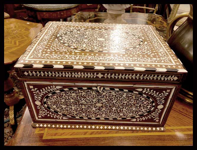 II.1656 CAJA COSTURERO CON MARQUETERÍA EN MARFIL