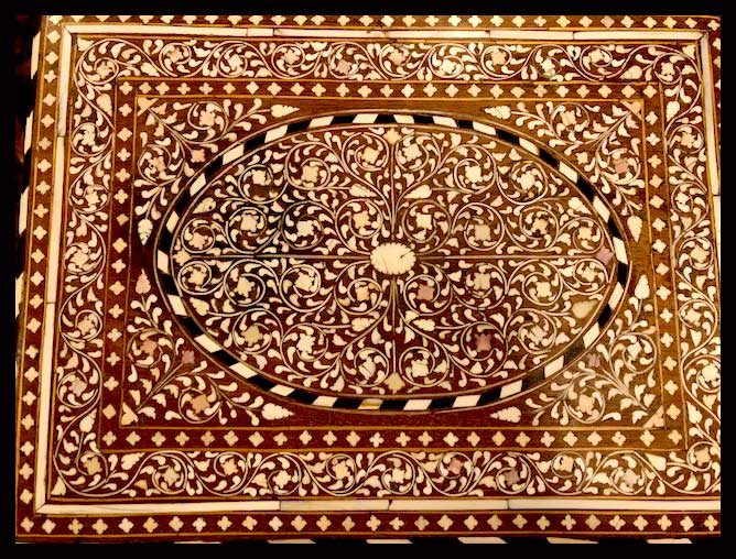 II.1656 CAJA COSTURERO CON MARQUETERÍA EN MARFIL