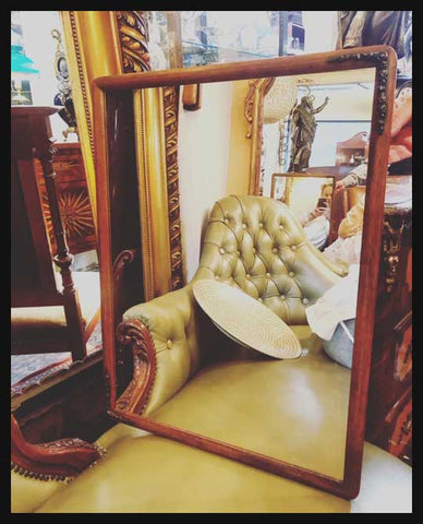 II.1984 ESPEJO CON MARCO DE MADERA Y BRONCE