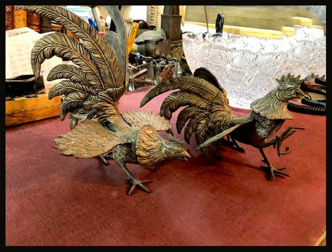 II.1686 PAR DE GALLOS DE BRONCE