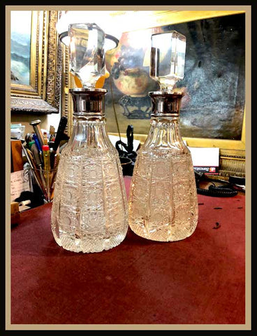 II.1687 PAR DE BOTELLAS DE CRISTAL