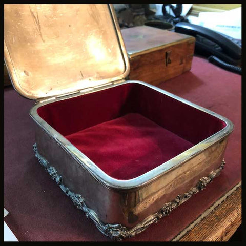 II.1689 JOYERO DE ESTAÑO CON BAÑO DE PLATA