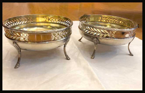 II.1691 PAR DE CENTROS DE MESA DE PLATA