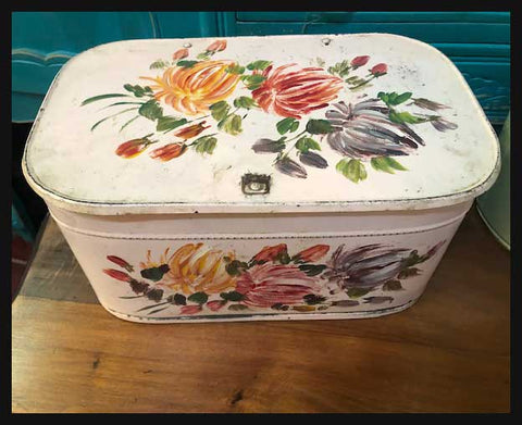 II.1993 CAJA DE LATÓN PINTADA