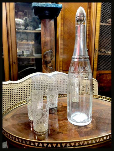 II.1707 JUEGO DE LICORERA CON VASITOS