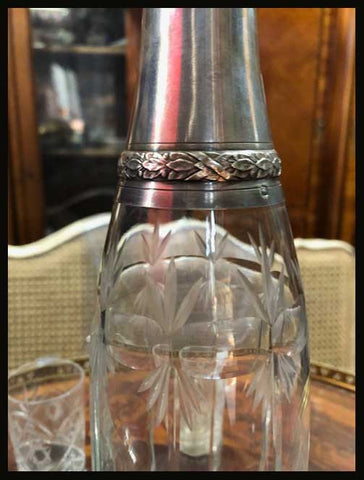 II.1707 JUEGO DE LICORERA CON VASITOS