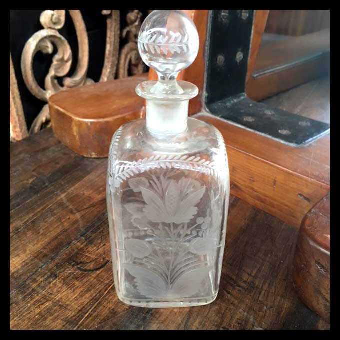 II.1122 PEQUEÑA LICORERA