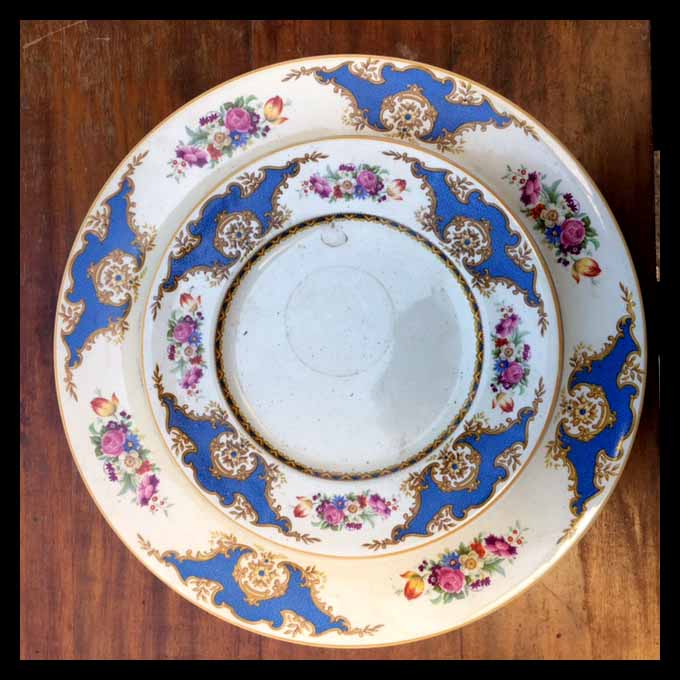 II.1129 JUEGO DE LOZA DE PORCELANA INGLESA