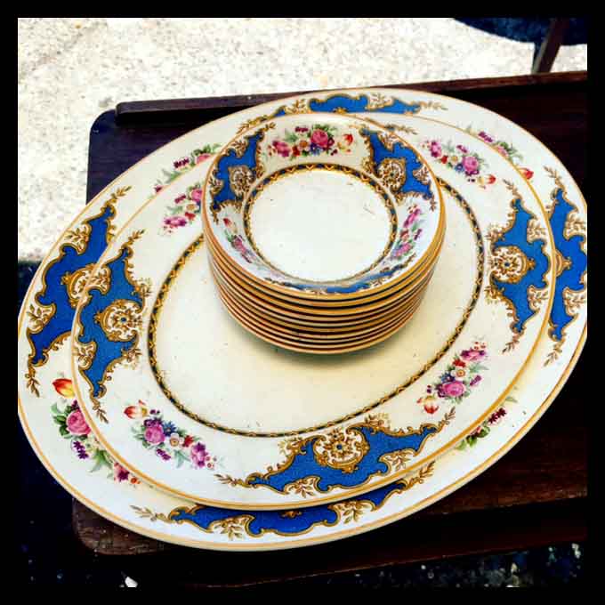 II.1129 JUEGO DE LOZA DE PORCELANA INGLESA