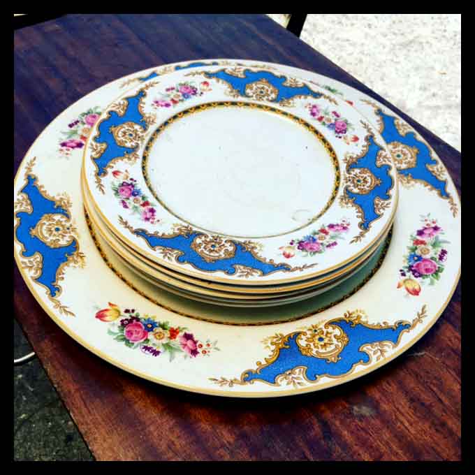 II.1129 JUEGO DE LOZA DE PORCELANA INGLESA