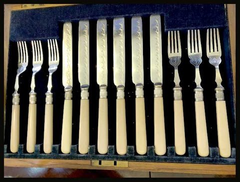 II.1718 JUEGO DE CUBIERTOS DE HUESO Y PLAQUÉ