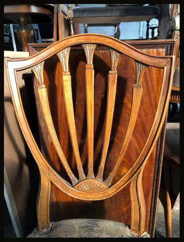 I.1150 JUEGO DE OCHO SILLAS DE MADERA