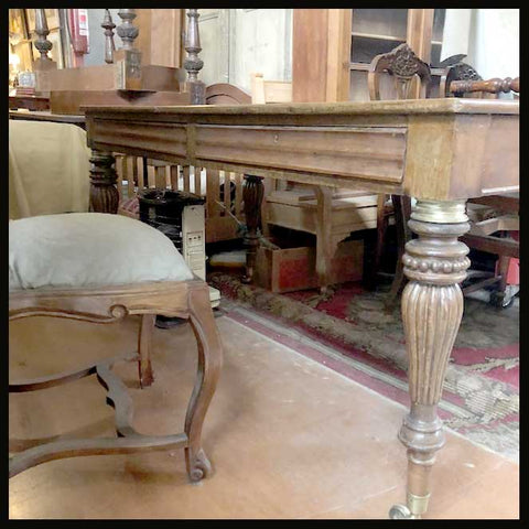 I.1160 ESCRITORIO DE CUERO