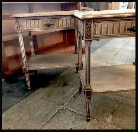 I.1159 CÓMODA Y DOS VELADORES