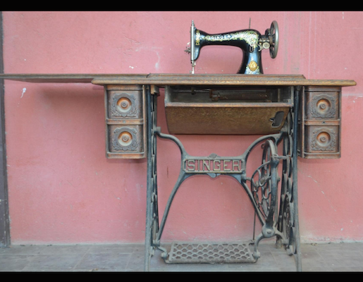 I.208 MÁQUINA DE COSER SINGER