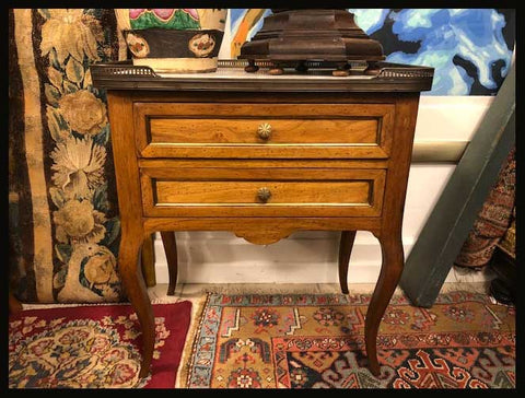 I.1182 VELADOR CON CUBIERTA DE MÁRMOL