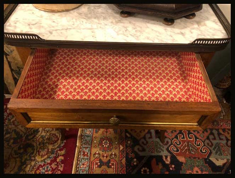 I.1182 VELADOR CON CUBIERTA DE MÁRMOL