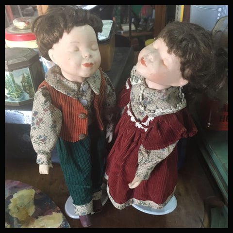 II.1160 MUÑECOS BESADORES