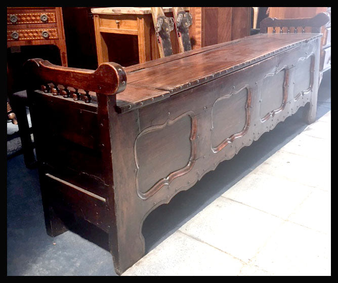 I.747 BANCA DE MADERA TIPO BAÚL