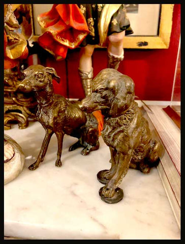 II.1756 PERROS DE BRONCE