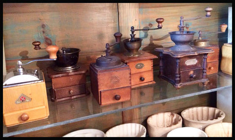 II.1164 MOLINILLOS DE CAFÉ