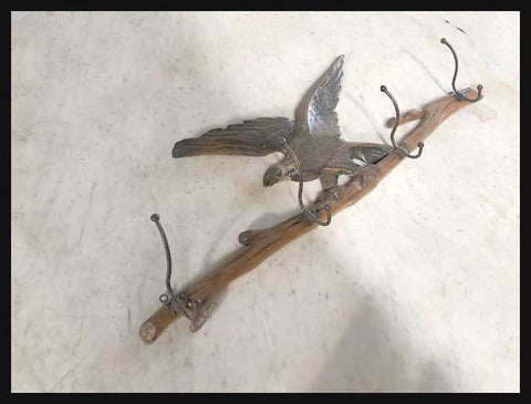 II.2039 PERCHERO ÁGUILA