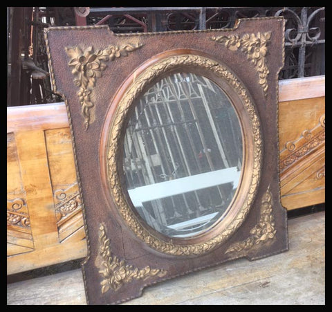 II.1173. ESPEJO REDONDO EN MARCOS DORADOS