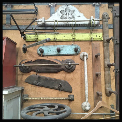 II.1179 TOALLEROS ANTIGUOS DE DISTINTOS MATERIALES