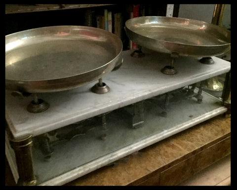 II.317 BALANZA DE MÁRMOL Y BRONCE