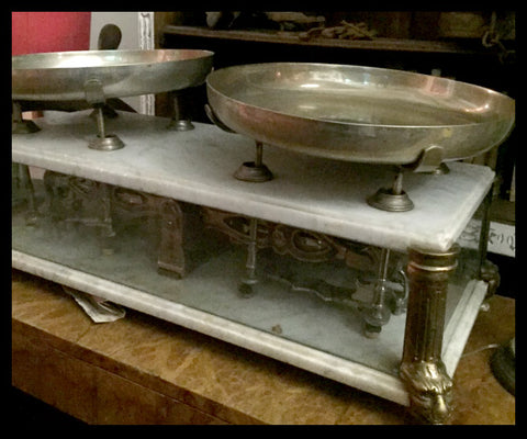 II.317 BALANZA DE MÁRMOL Y BRONCE