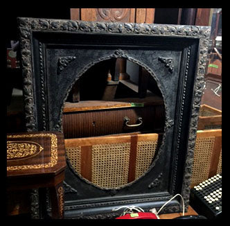 II.318 MARCO DE MADERA TALLADA