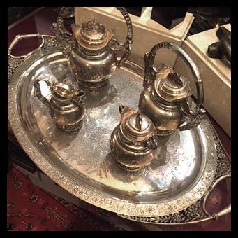 II.320 JUEGO DE TÉ Y BANDEJA DE PLAQUÉ