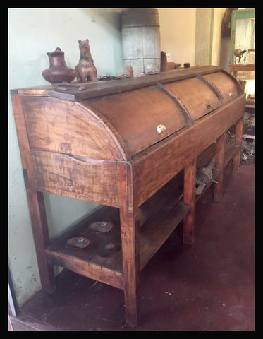 I.760 MUEBLE ALACENA CON COMPARTIMIENTOS CURVOS