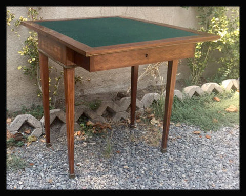 I.780 ARRIMO, MESA DE JUEGO Y TOCADOR EN UN SOLO MUEBLE