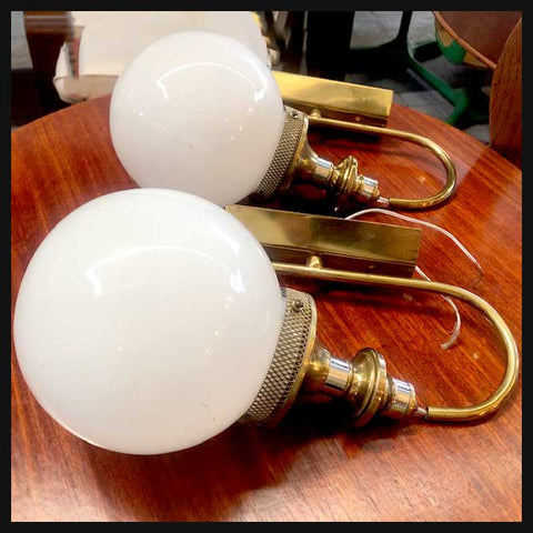 II.2042 PAR DE APLIQUÉS GLOBO