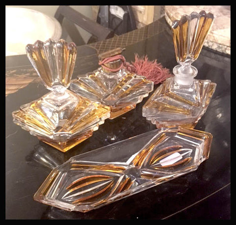 II.1199 JUEGO DE TOCADOR DE CRISTAL