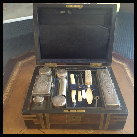 II.1202 CAJA NECESSAIRE DESMONTABLE