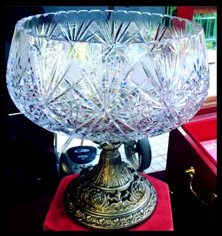 II.335 CENTRO DE MESA DE CRISTAL Y BRONCE