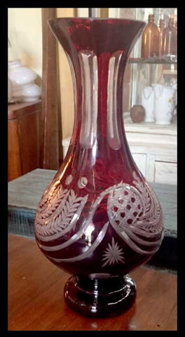 II.341 FLORERO DE CRISTAL ROJO