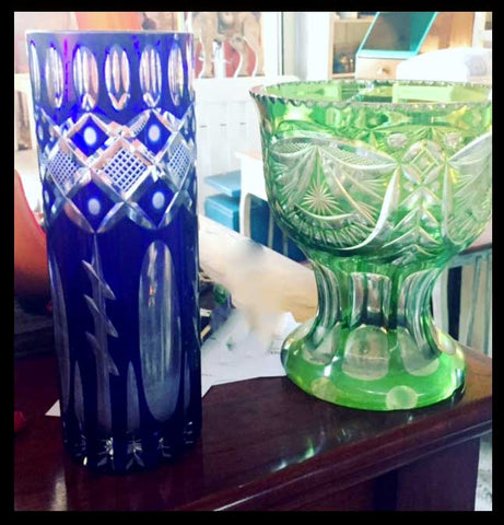 II.342 FLOREROS DE CRISTAL VERDE Y AZUL