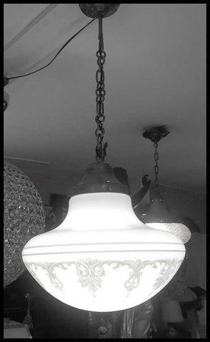 II.1539 LÁMPARA DE OPALINA DIBUJADA