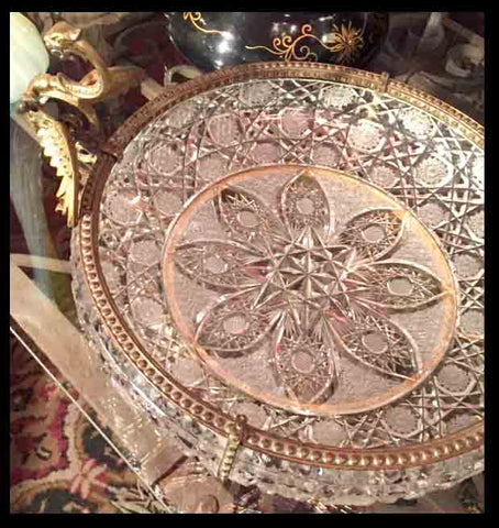 II.343 CENTRO DE MESA DE CRISTAL Y BRONCE